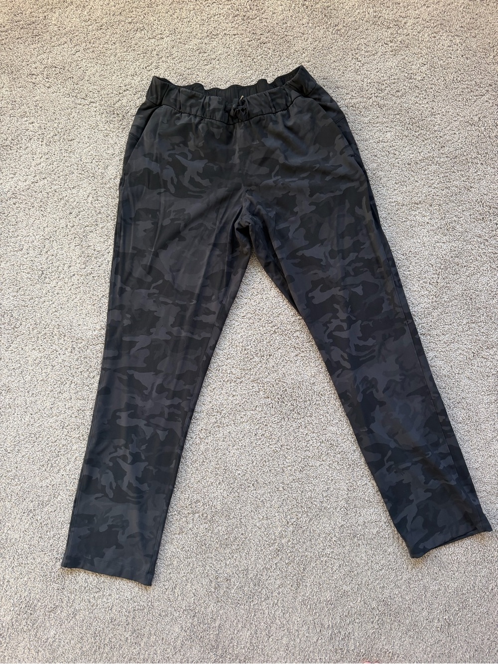 GUC Lululemon Gray/ Black Camo Straight Leg Pants size 10